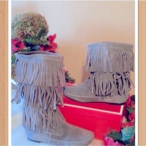 LAUREN Conrad Fringe Fashion Gray Boots
